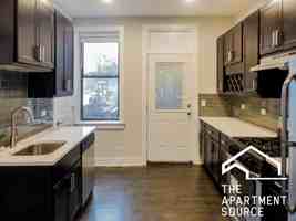 featured image of 1952 W Nelson St #1W