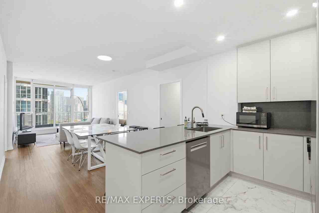 208 Queens Quay West - Photo 7