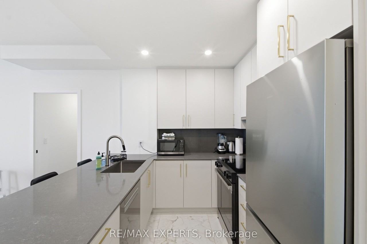 208 Queens Quay West - Photo 10
