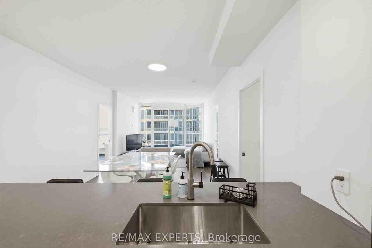 208 Queens Quay West - Photo 15