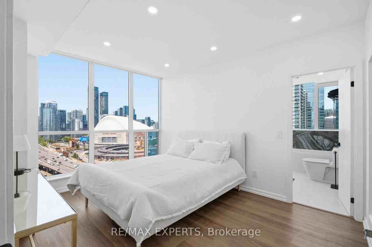 208 Queens Quay West - Photo 18
