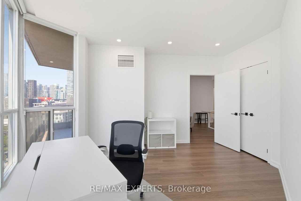 208 Queens Quay West - Photo 24