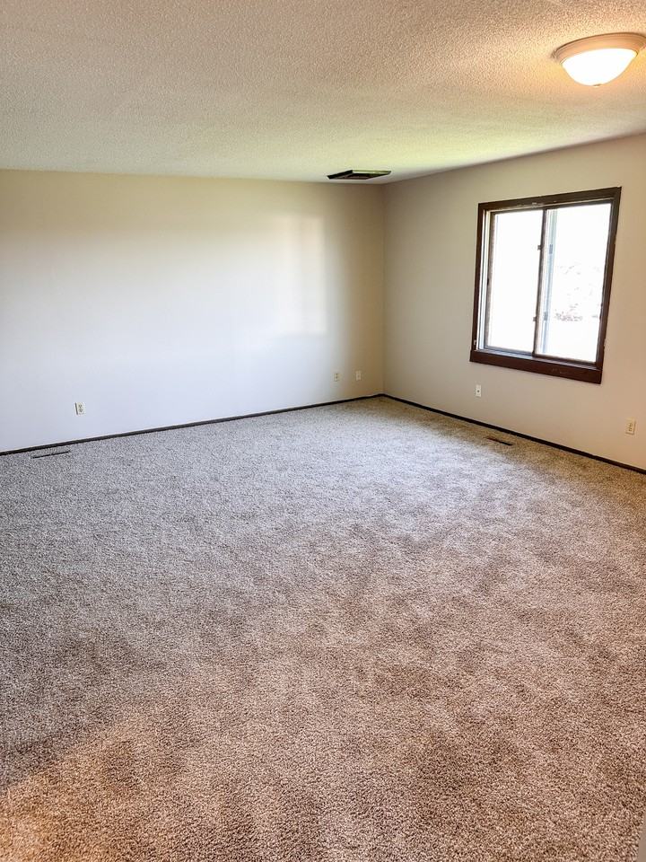 2035 Inverway Ct - Photo 2 of 14