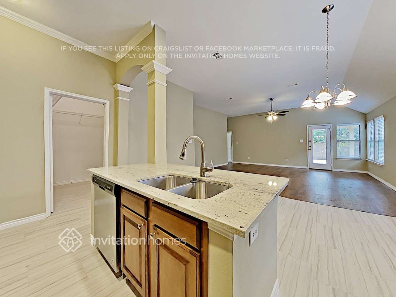 510 Maplewood Dr - Photo 4 of 17