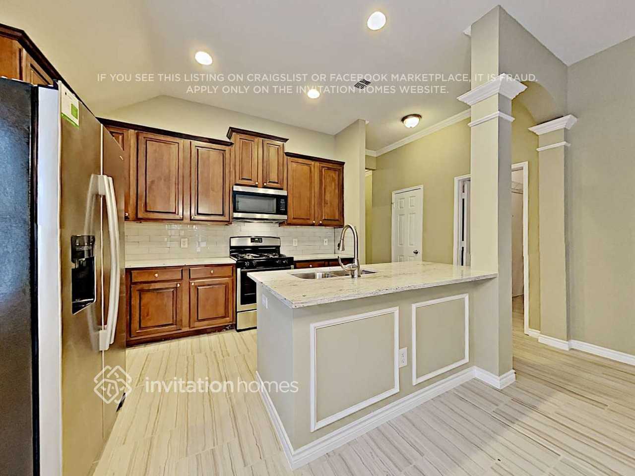 510 Maplewood Dr - Photo 6 of 17