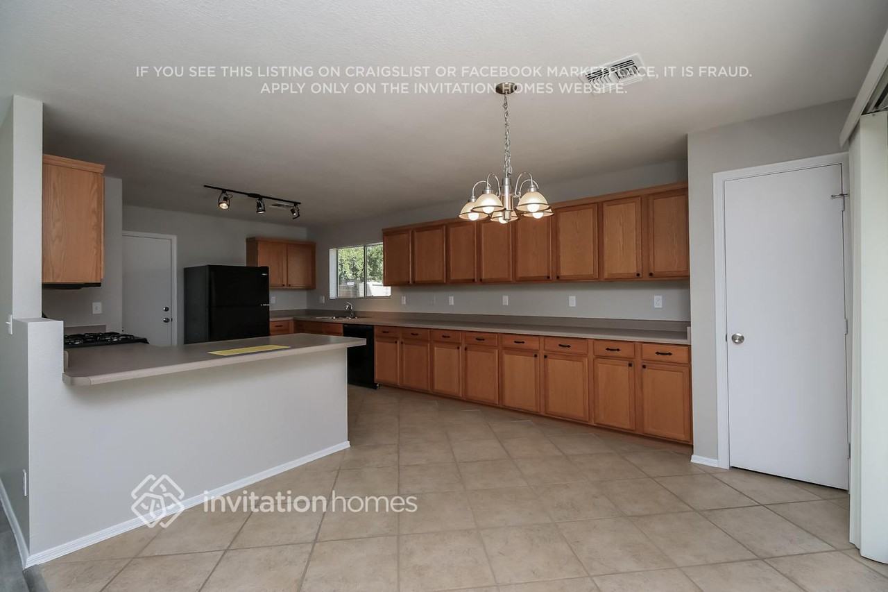 3767 E Orchid Ln - Photo 5 of 16