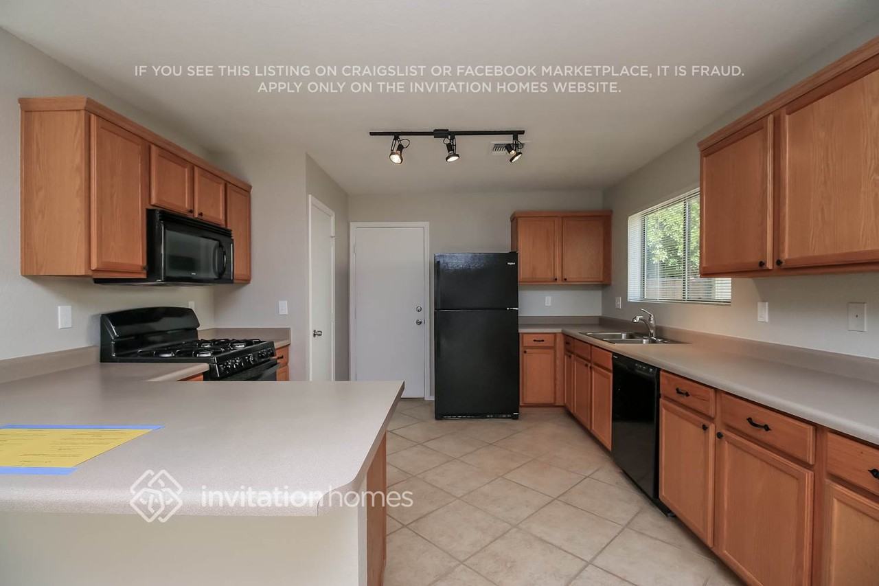 3767 E Orchid Ln - Photo 6 of 16