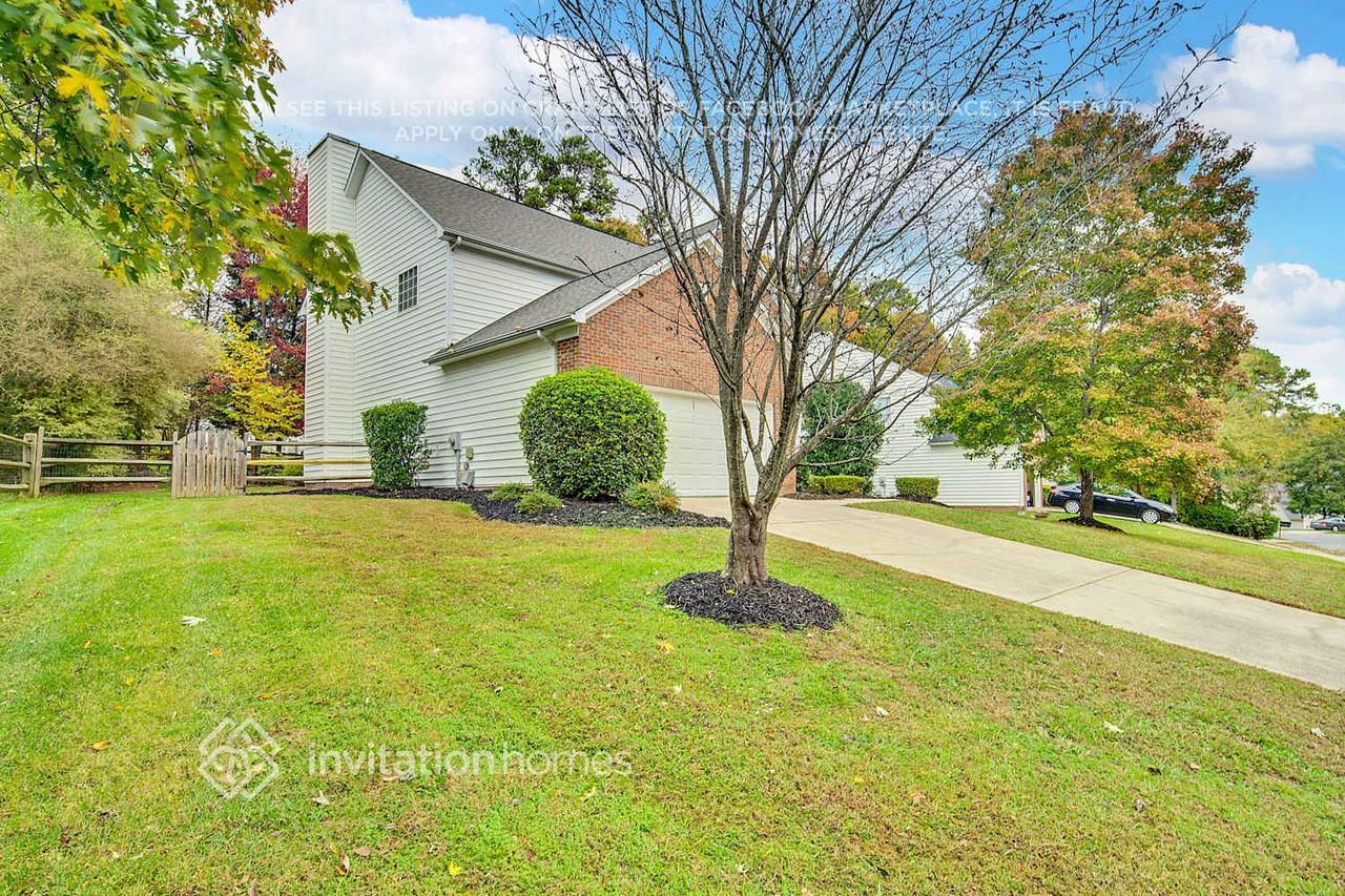 7804 Taymouth Ln - Photo 2 of 26