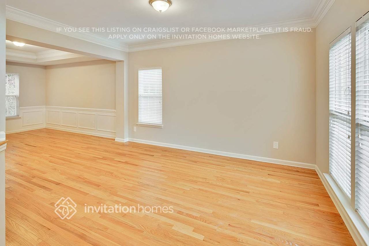 7804 Taymouth Ln - Photo 3 of 26