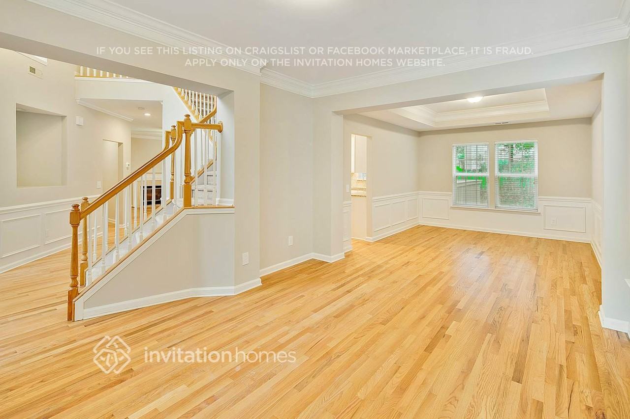 7804 Taymouth Ln - Photo 4 of 26