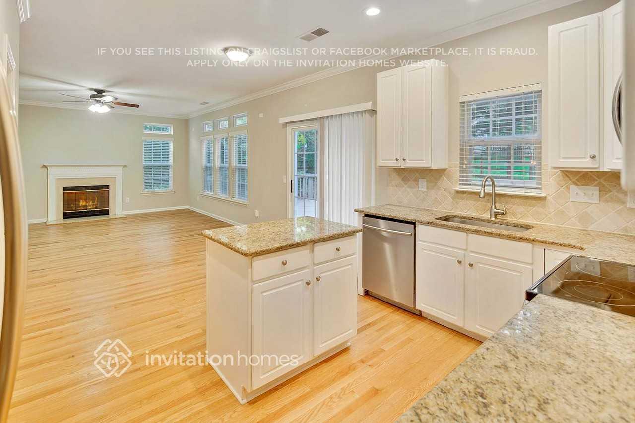 7804 Taymouth Ln - Photo 7 of 26