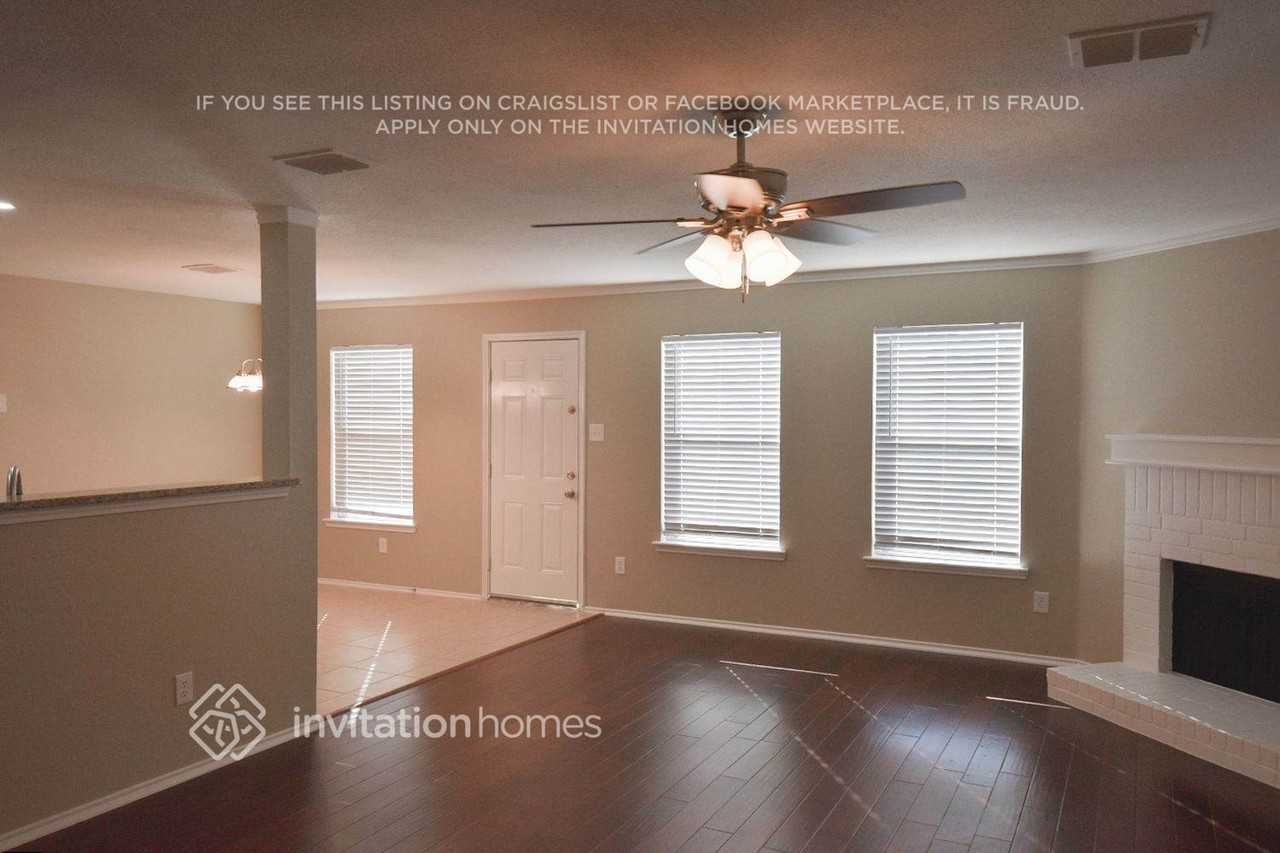 1676 Wildrose Dr - Photo 2 of 12