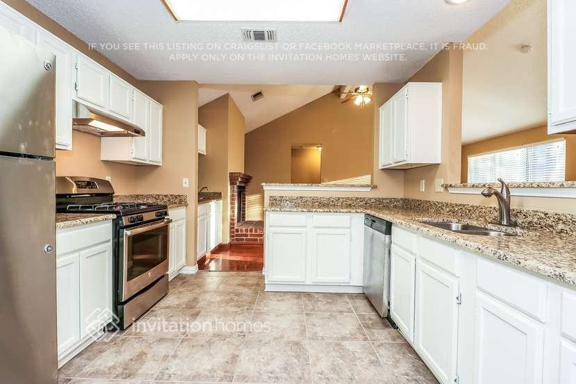 4965 Briar Oaks Ln - Photo 4 of 13