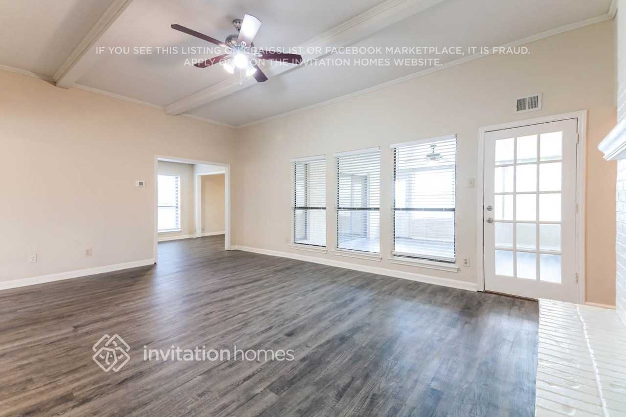 1717 Brighton Dr - Photo 6 of 17