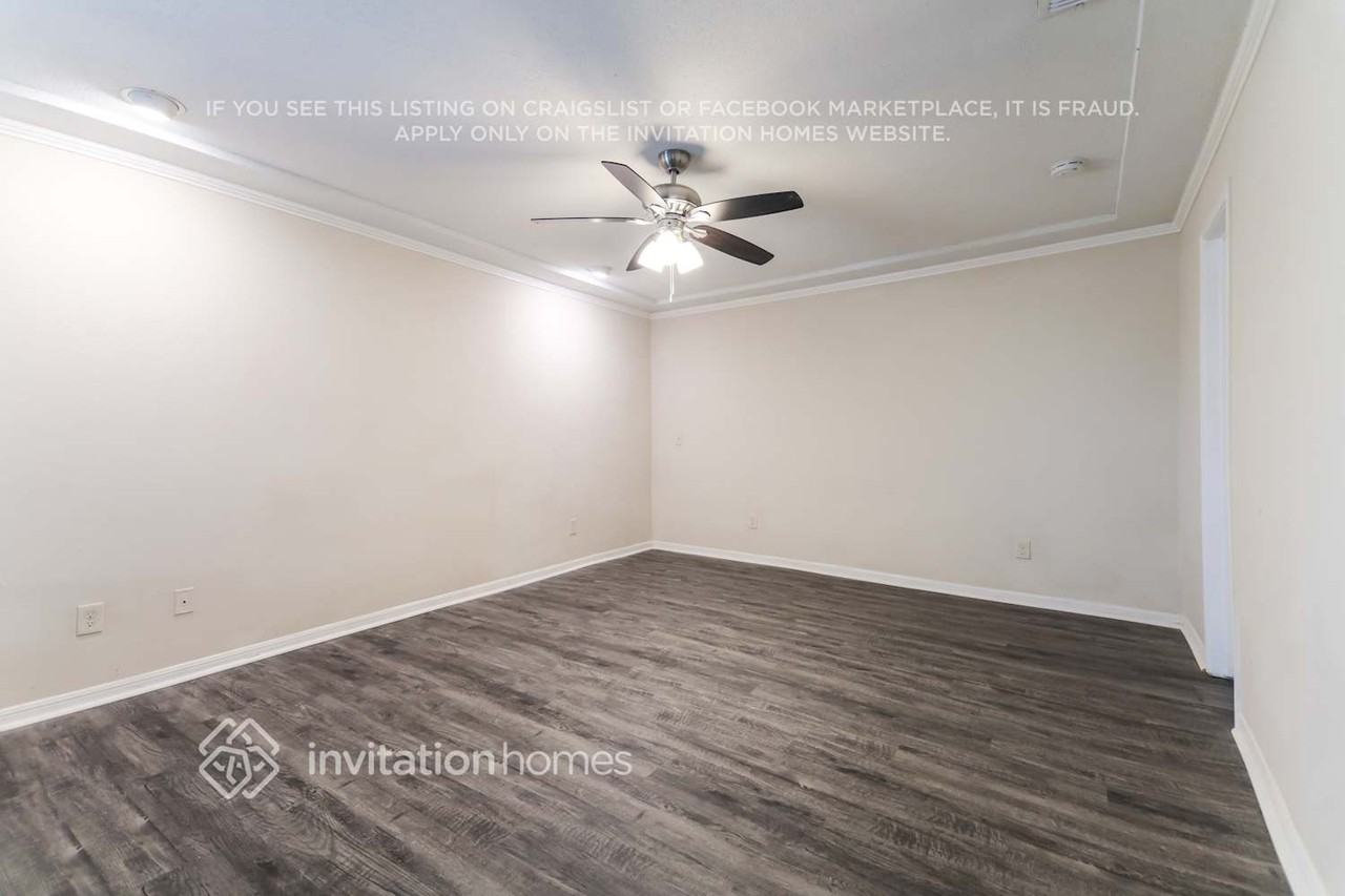 1717 Brighton Dr - Photo 7 of 17