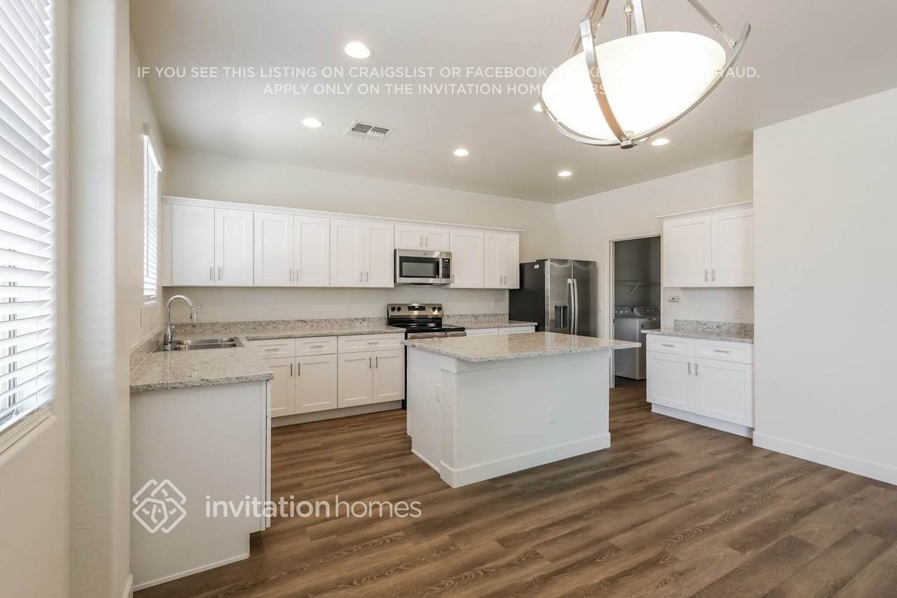 1806 E Patrick Ln - Photo 6 of 18