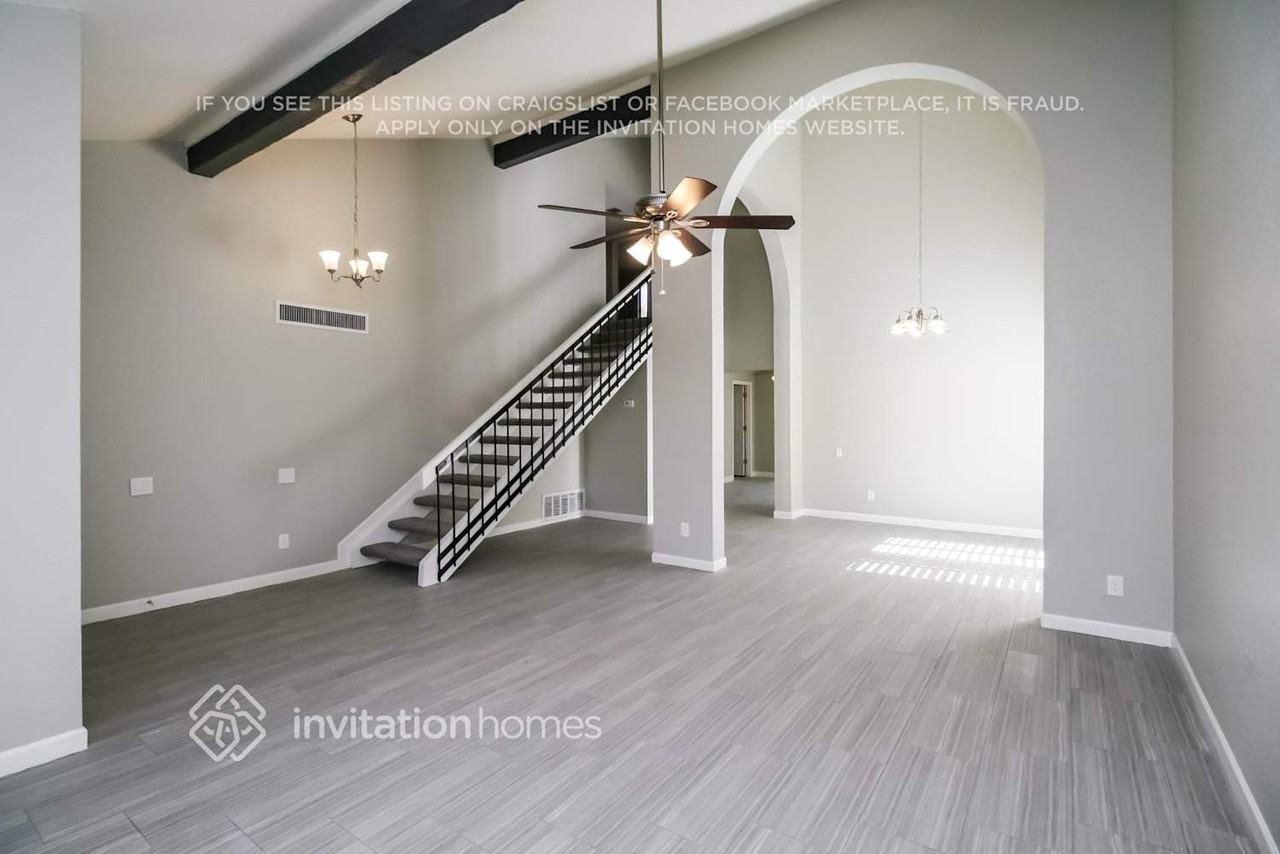 5609 S Spinnaker Rd - Photo 2 of 17