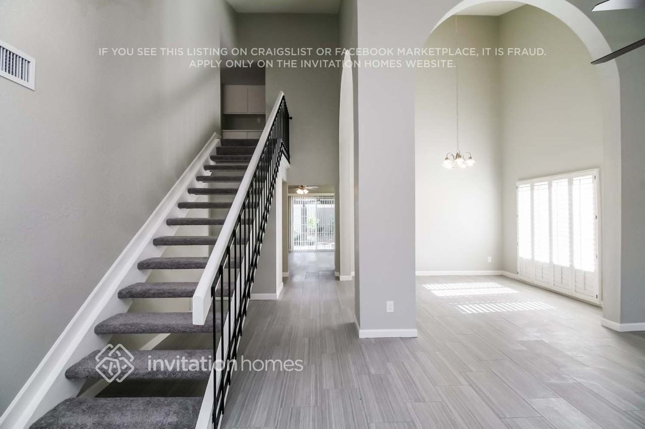 5609 S Spinnaker Rd - Photo 3 of 17