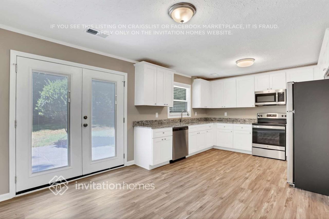 1808 Spring Rd - Photo 6 of 24