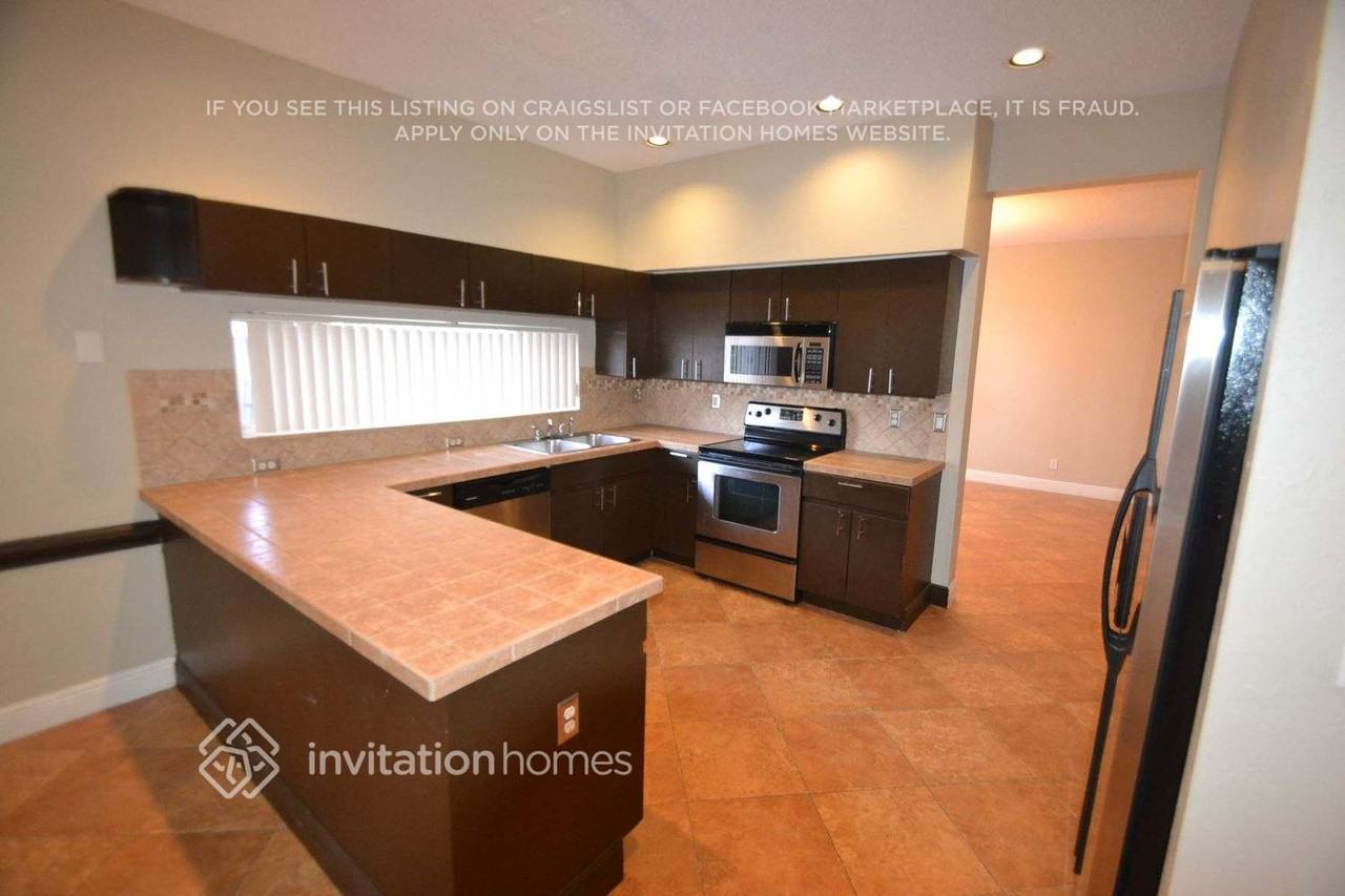10225 Panama St - Photo 6 of 15