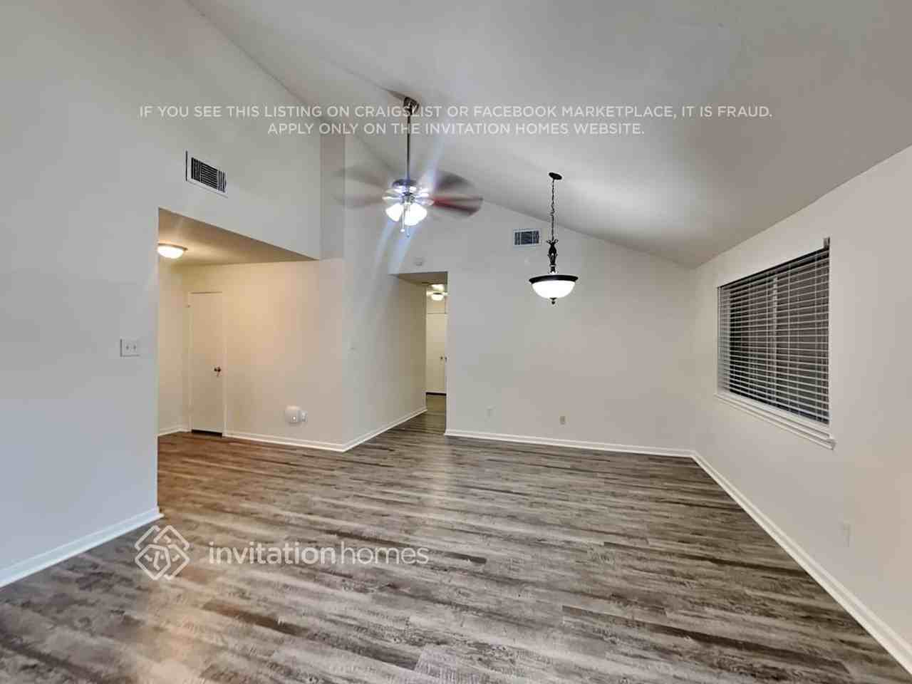 9207 Prairie Trails Dr - Photo 3 of 17