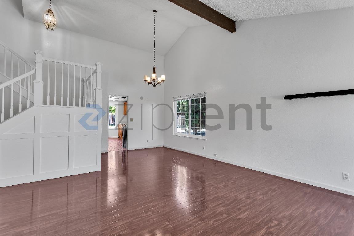 32805 Palmdale Ct - Photo 4 of 36
