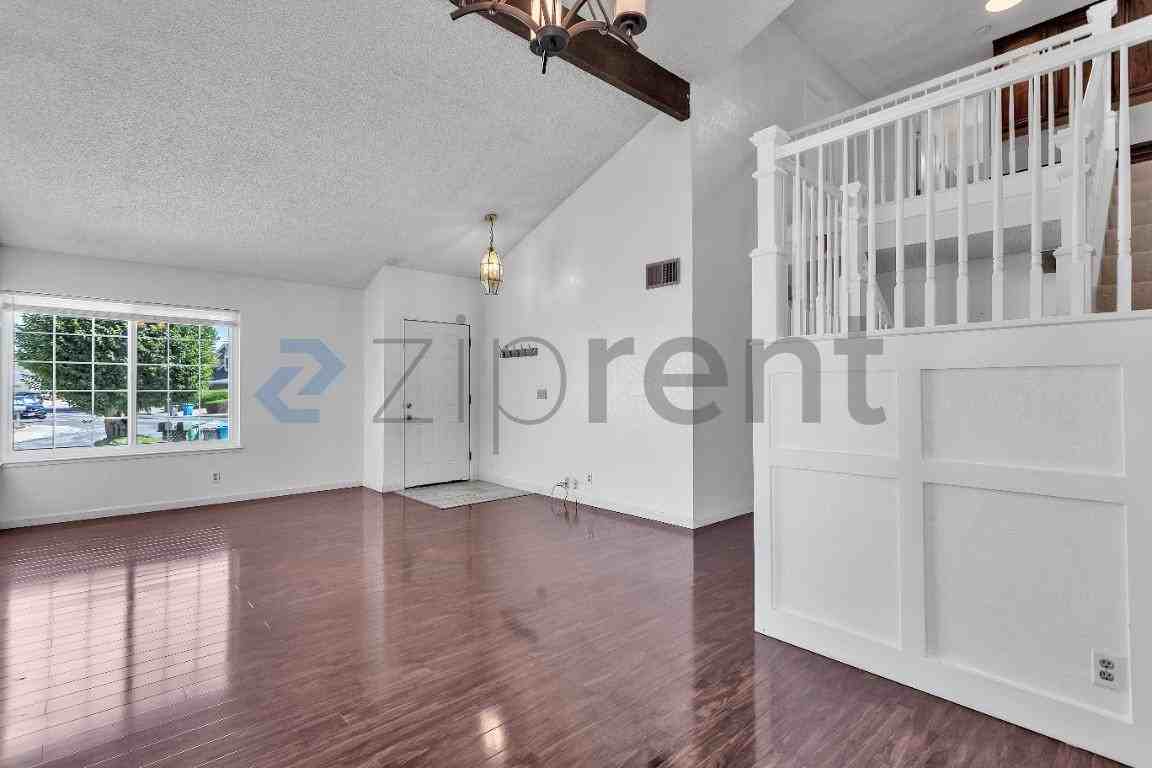 32805 Palmdale Ct - Photo 6 of 36