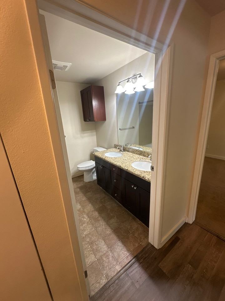 12303 Harbour Pointe Blvd - Photo 3 of 16