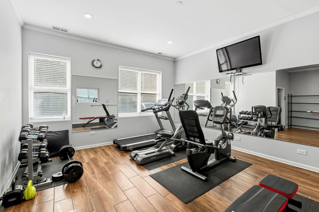 The Kenmore on Edgewater - Photo 2 of 38