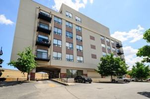 featured image of 2451 W Howard St