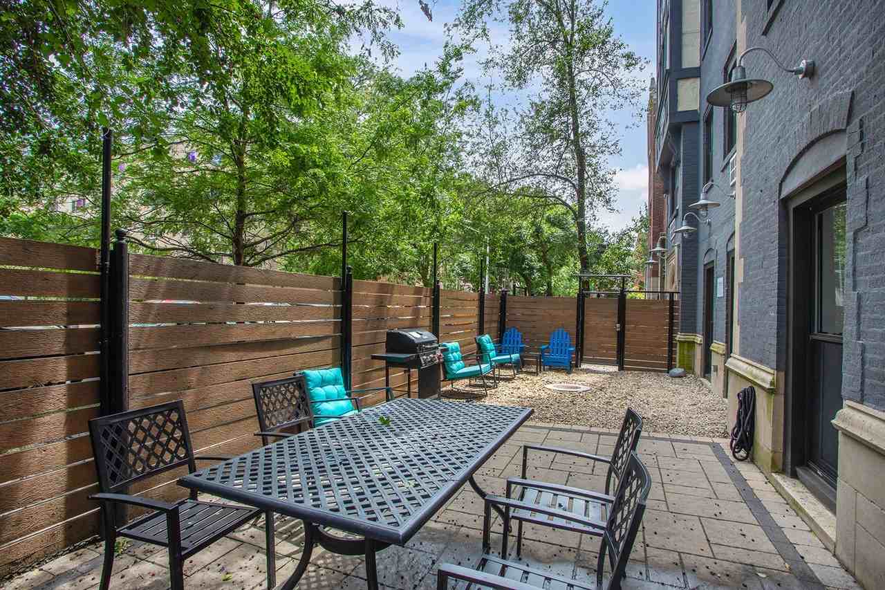 5718 N Winthrop Avenue - Photo 3 of 26