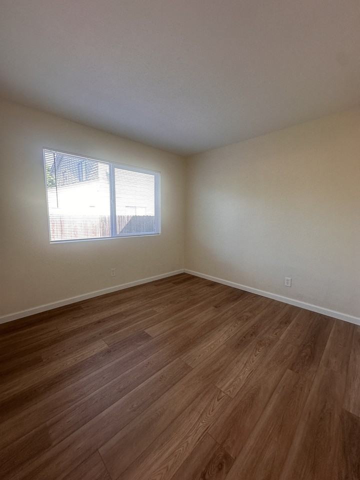 1930 L. Ellenburg Street - Photo 2 of 10