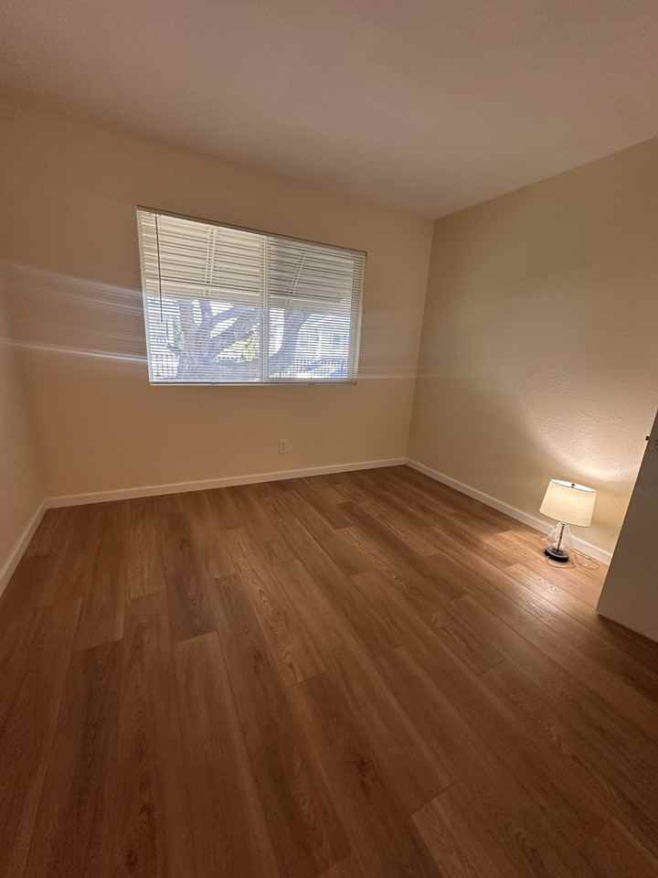 1930 L. Ellenburg Street - Photo 3 of 10