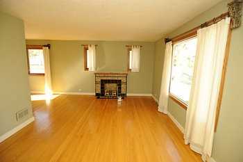 Beautiful Two Bedroom Main Floor - Photo 4 of 15