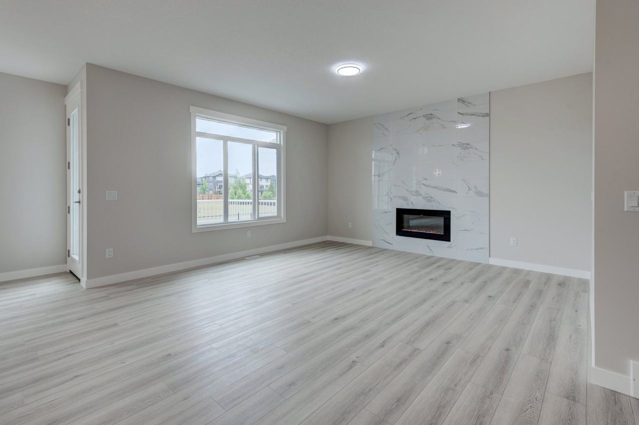 194 Kinniburgh Loop - Photo 3 of 44