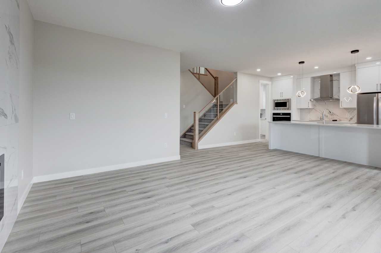 194 Kinniburgh Loop - Photo 4 of 44