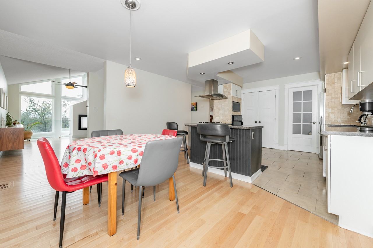1238 Barnwell Cres - Photo 6 of 26