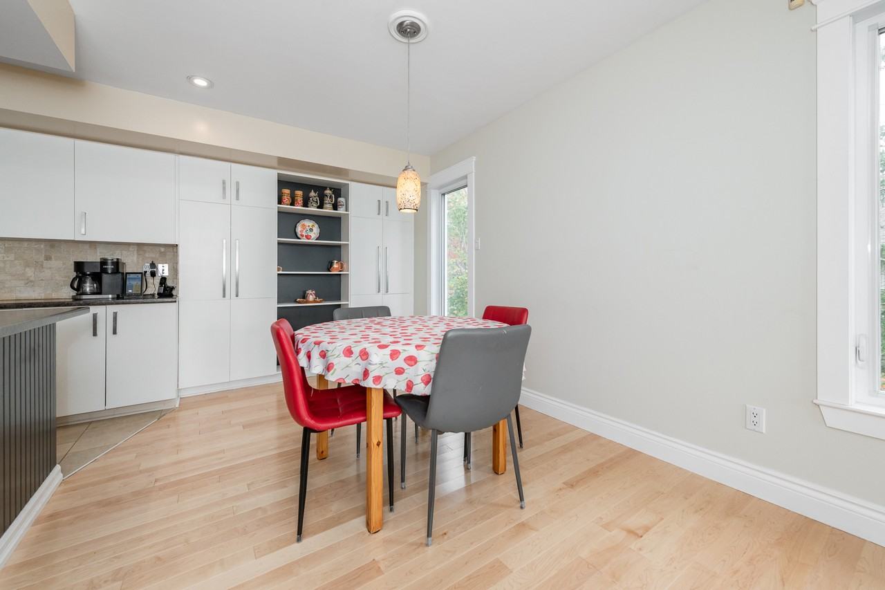 1238 Barnwell Cres - Photo 7 of 26