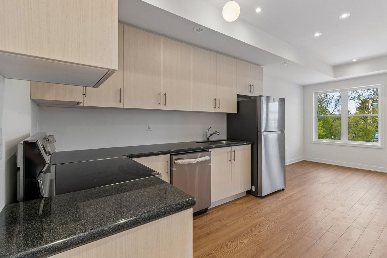 15100 Yonge St - Photo 5 of 13