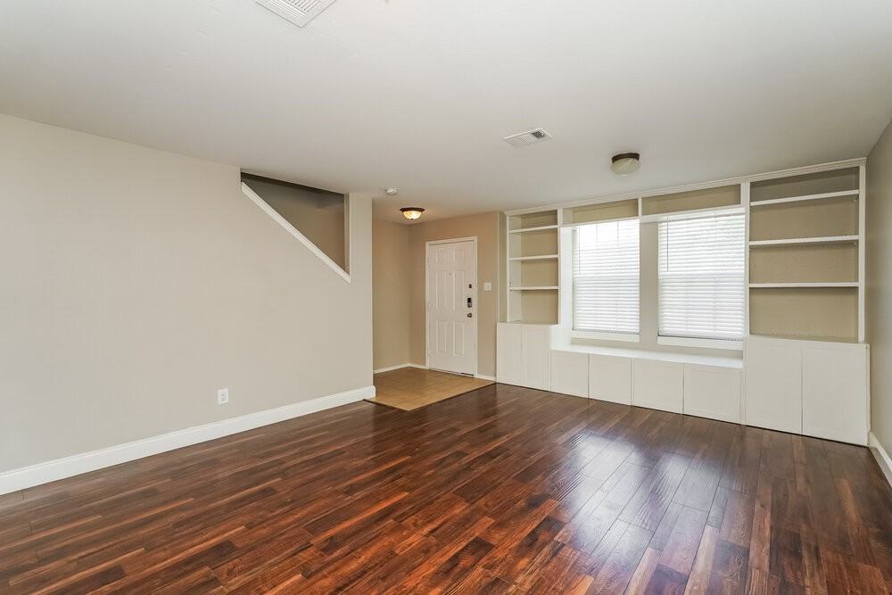 413 Emerald Creek Dr - Photo 4 of 20