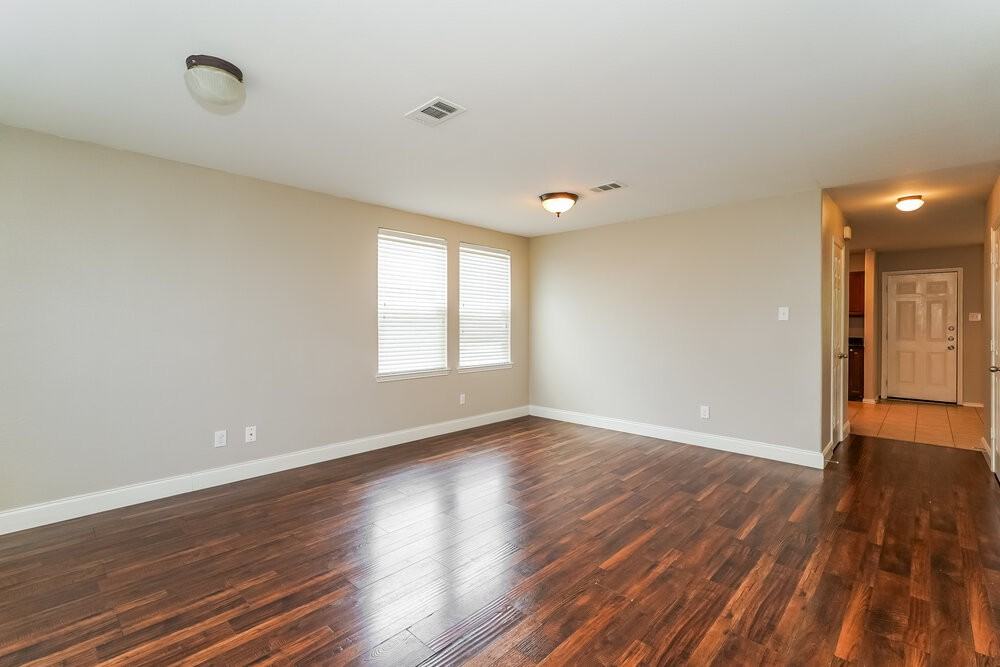 413 Emerald Creek Dr - Photo 6 of 20