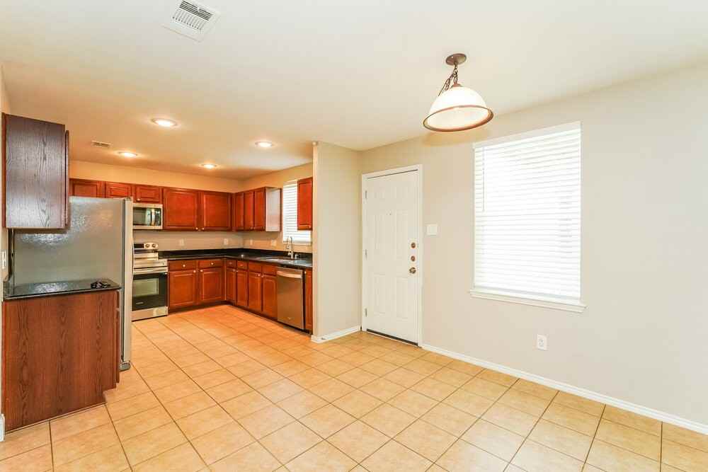 413 Emerald Creek Dr - Photo 7 of 20