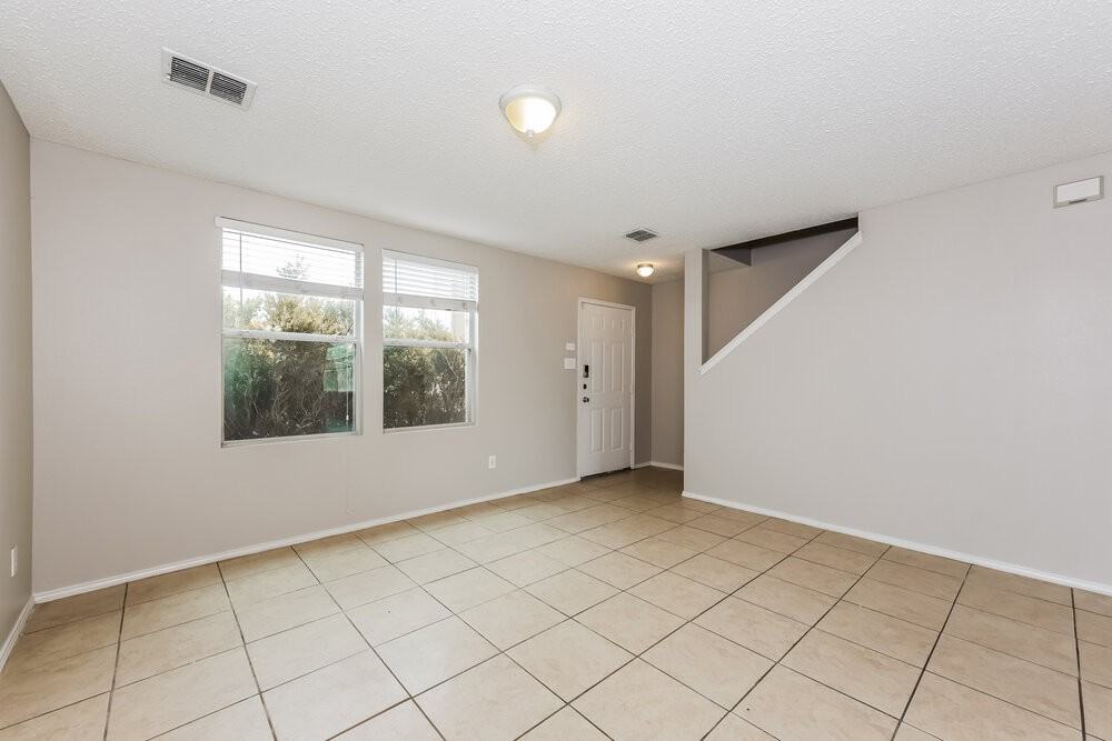 521 Merton Ct - Photo 5 of 17