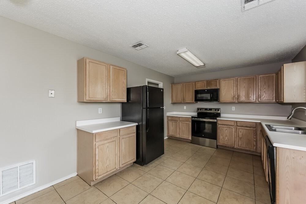 521 Merton Ct - Photo 6 of 17