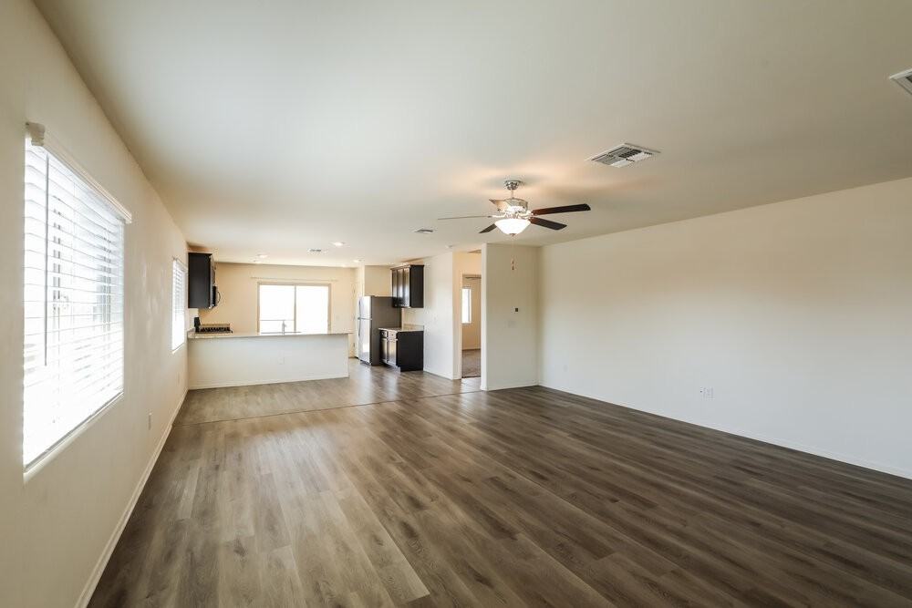12946 N Ong Dr - Photo 3 of 16