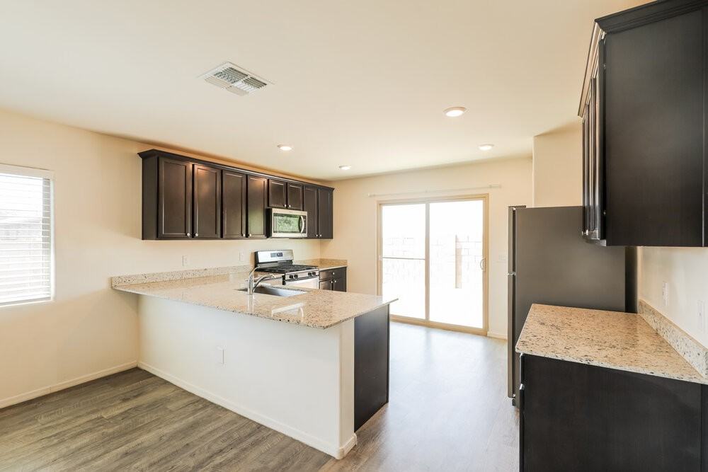 12946 N Ong Dr - Photo 6 of 16
