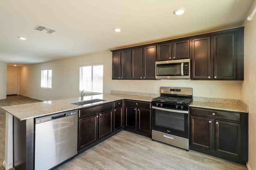 12946 N Ong Dr - Photo 7 of 16