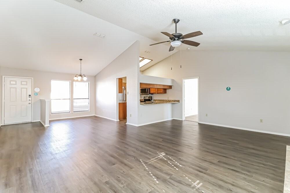 2917 Highlawn Ter - Photo 5 of 19