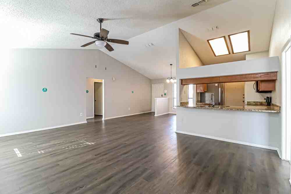 2917 Highlawn Ter - Photo 6 of 19