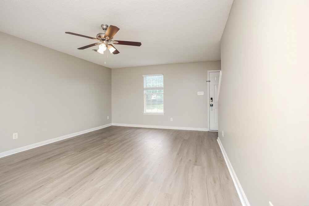 6722 Finch Rd - Photo 4 of 17